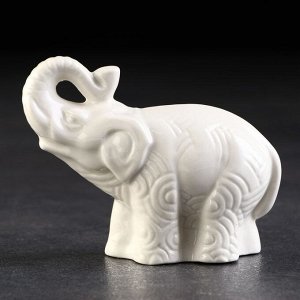 Статуэтка фарфоровая "Индийский слон.Белый", 10х4х8 см