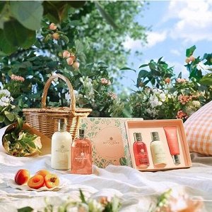 MOLTON BROWN Heavenly Gingerlily - набор для путешествий с экзотическим ароматом имбирной лилии