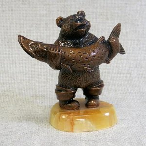 Скульптура Медведь со щукой, 1650