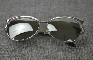 Солнцезащитные очки серые "кошки" с серебряной оправой