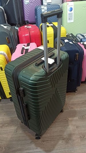 Чемодан большой размер L 30' 97 л зеленый