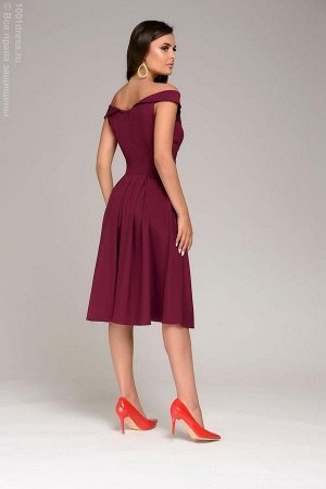 Платье ягодного цвета длины миди с открытыми плечами