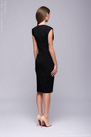 Черное платье-футляр без рукавов с V-образным вырезом