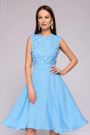 Платье голубое длины мини без рукавов с объемными цветами