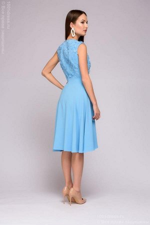 Платье голубое длины мини без рукавов с объемными цветами