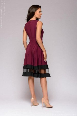 Платье ягодного цвета без рукавов с черной отделкой