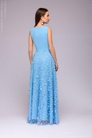 Платье голубое длины макси с объемными цветами на юбке