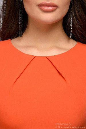 Платье-футляр оранжевое с драпировкой на талии
