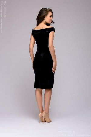 Платье-футляр бархатное черное с открытыми плечами