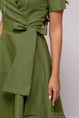 Платье зеленое длины мини с короткими рукавами