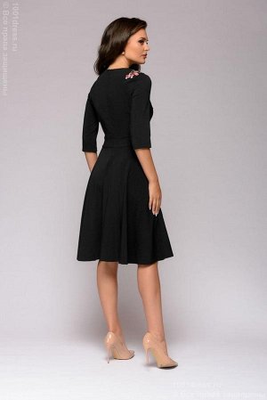 Платье черное с расклешенной юбкой с цветочными вышивками