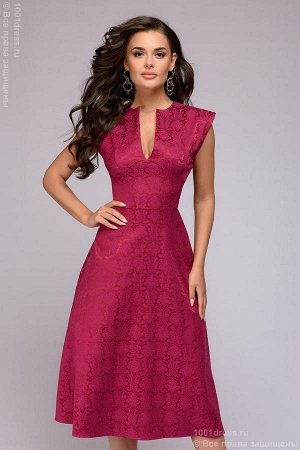 Платье ягодного цвета длины миди с глубоким вырезом