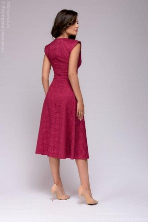 Платье ягодного цвета длины миди с глубоким вырезом