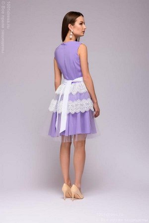 Платье лиловое длины мини с белым кружевом на юбке и на плечах