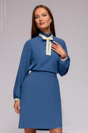 Платье синее длины мини с кружевной отделкой и длинными рукавами