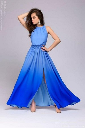 Платье голубое с градиентом длины макси с разрезом на юбке