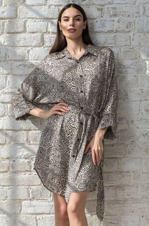 Runa 3997 Короткая рубашка Mia-Amore свободного силуэта с длинным рукавом и фигурной линией низа. В боковых швах обработаны карманы. Линию талии можно подчеркнуть за счет пояса, который идет в комплек
