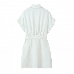 Стильное платье-мини с воротником-поло и накладными карманами, белый