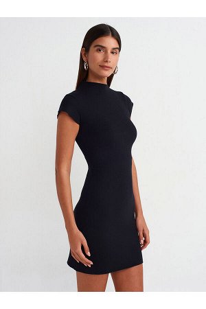 Платье из драпированного трикотажа с высоким воротником-черное
