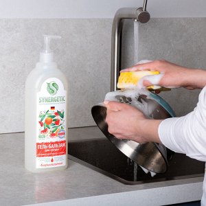 Биоразлагаемый гель-бальзам для мытья посуды и детских игрушек SYNERGETIC "Сочный гранат и абрикос", 1 л