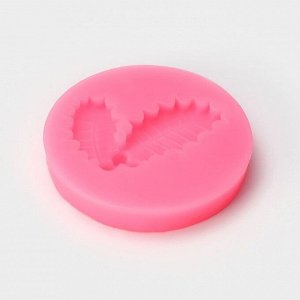 Молд для заливки «Листья с ягодами», силикон, 5,3x5,3x1 см, розовый