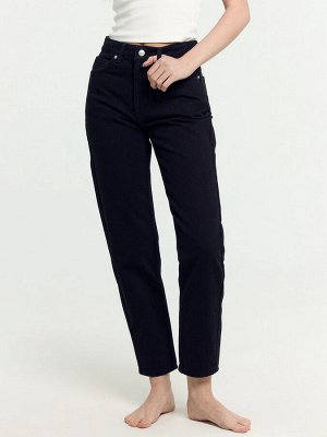 Брюки женские джинсовые в черном цвете