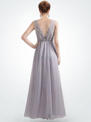 Элегантное серое вечернее платье с вышивкой и открытой спиной