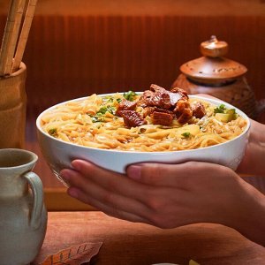 Лапша быстрого приготовления в чашке Jinmailang "🌶️Острая" со вкусом "Тушеная говядина", 1 шт., 135 гр
