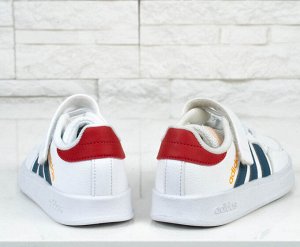 Витринный образец: кроссовки для мальчика Adidas (США)