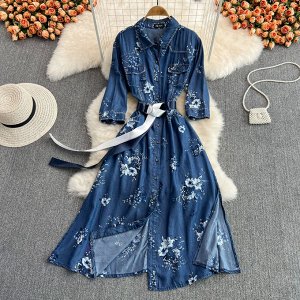Джинсовое платье-рубашка длинное, с боковыми разрезами, с принтом, синий