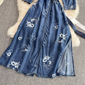Джинсовое платье-рубашка длинное, с боковыми разрезами, с принтом, синий