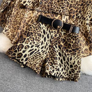 Костюм-двойка: асимметричная рубашка без рукавов + шорты, с леопардовым принтом, коричневый