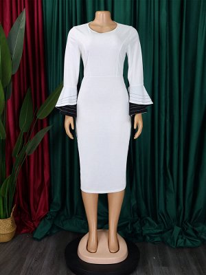 Женское платье-футляр с рукавами клеш