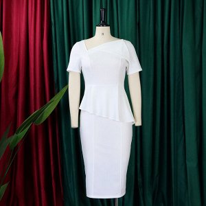 Женское платье-футляр с баской и ассиметричным воротником
