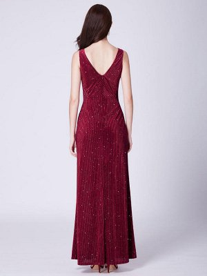 Бордовое вечернее платье с глубоким вырезом