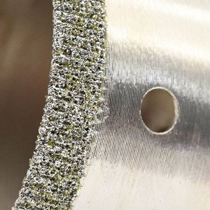 Инструмент: коронка алмазная диаметр 42мм (для камня).