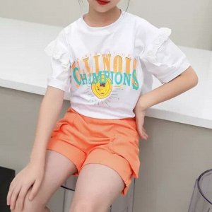 Летний костюм-двойка для девочки: футболка с оборками + шорты с эластичным поясом и накладными карманами, белый/оранжевый