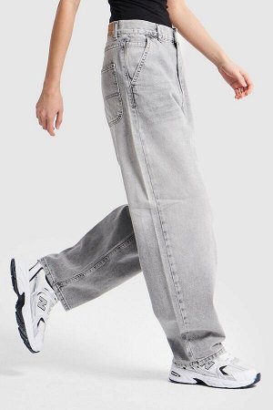 Женские серые джинсовые брюки прямого кроя свободного кроя