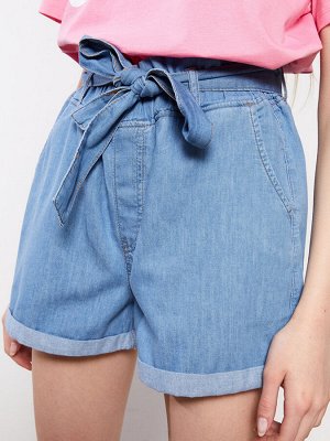 Женские джинсовые шорты в бумажном пакете с высокой талией и простыми карманами и детальной отделкой