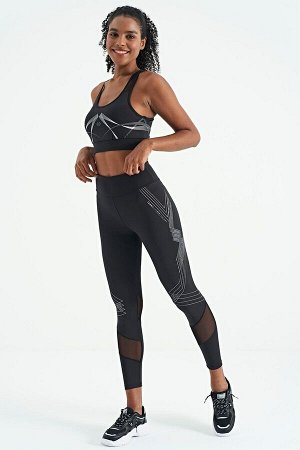 Черное женское спортивное бюстье приталенного кроя с принтом спереди и сзади с U-образным вырезом — 97252