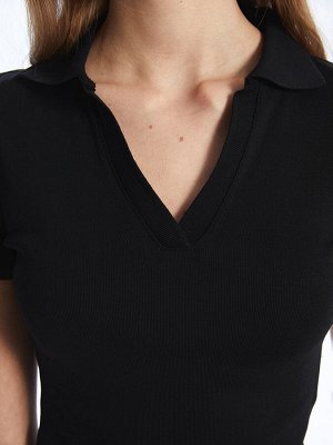 Простая укороченная женская футболка с воротником поло и короткими рукавами