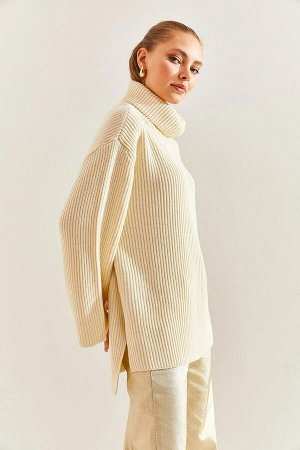 Женский вязаный свитер с высоким воротником