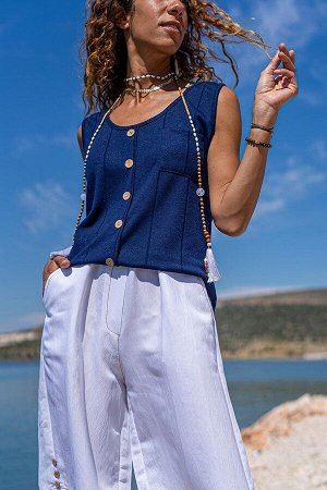 Женская тонкая трикотажная блузка темно-синего цвета на пуговицах с ремешками BST3134
