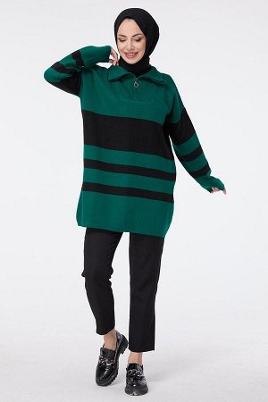 Женский зеленый трикотажный свитер с однотонной водолазкой — 23636