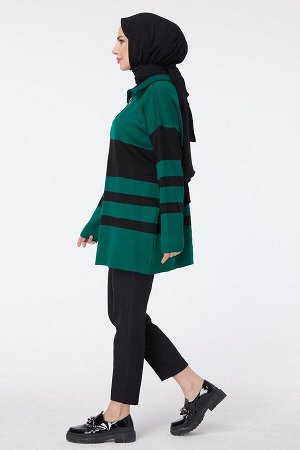 Женский зеленый трикотажный свитер с однотонной водолазкой — 23636