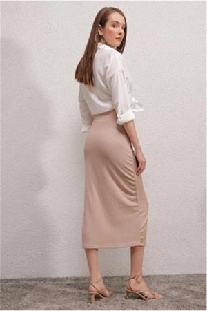 Женская бежевая длинная юбка с разрезом HZL22S-BD118801