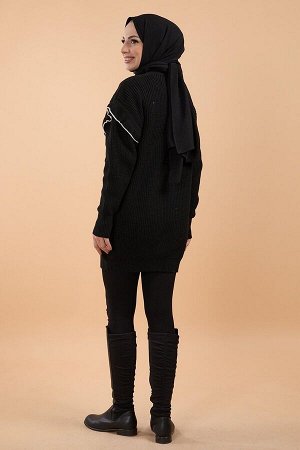 Черный женский трикотажный свитер без принта с полуводолазкой — 23889