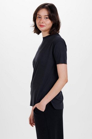 Женская черная базовая хлопковая футболка оверсайз с круглым вырезом