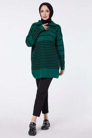 Женский зеленый трикотажный свитер с однотонной водолазкой — 23632
