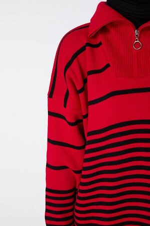 Однотонный женский красный вязаный свитер с высоким воротником — 23632